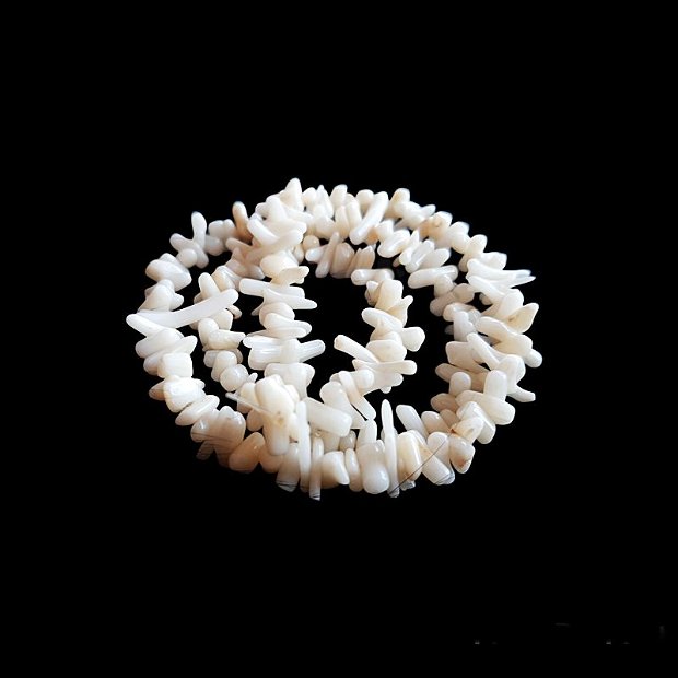 Coral chips tepi, alb bej 4-10mm ( 15buc)   GSLAK-T 072SA
