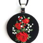 Colier brodat manual - ramura de flori