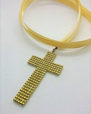 colier handmade cu cruciulta din margele toho-auriu galben