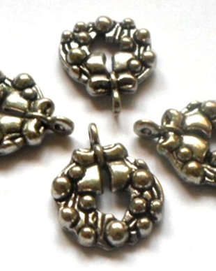 Charm metalic coronita de Craciun argintiu