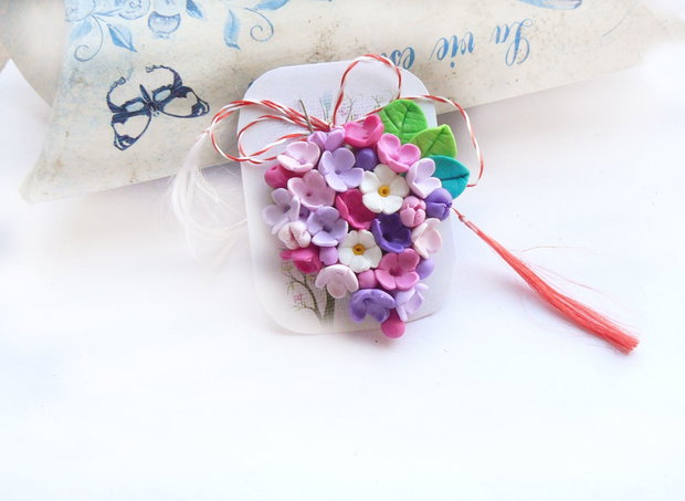 Liliac si flori albe