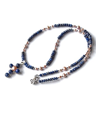 Colier cu cruciulita din lapis lazuli si perle de cultura