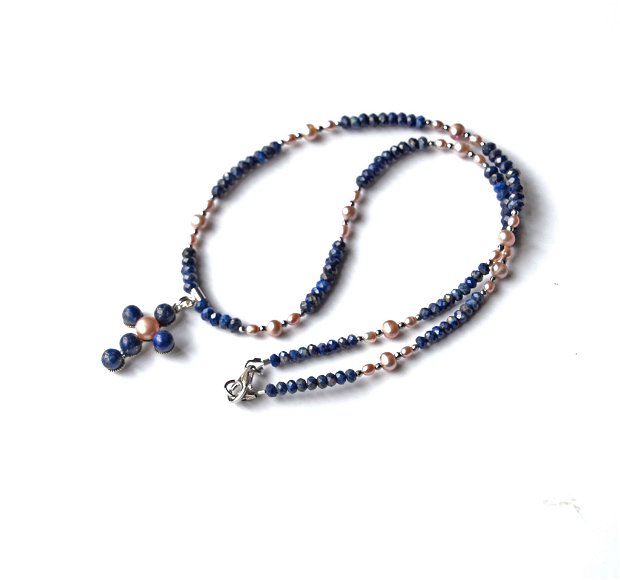 Colier cu cruciulita din lapis lazuli si perle de cultura