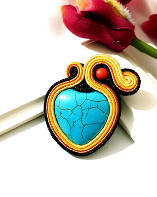 Brosa inima, Brosa soutache turcoaz
