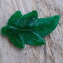 Pandantiv frunza jad verde sculptat, 44x28 mm