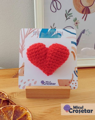 Brosa Inimioare - Povesti la purtator - Martisor crosetat