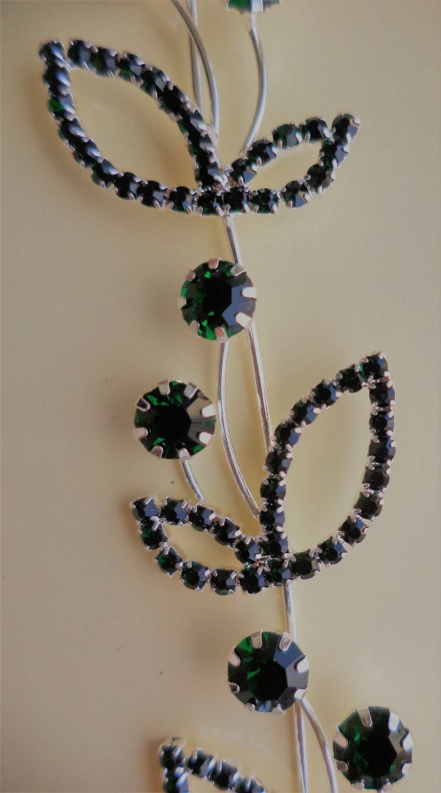 Tiara/bentita nasa cu cristale verzi smarald