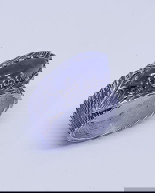 Inel de autor, cu design organic, din argint fin texturat si antichizat, cu un marchiz de tanzanit montat in sina cu model royal