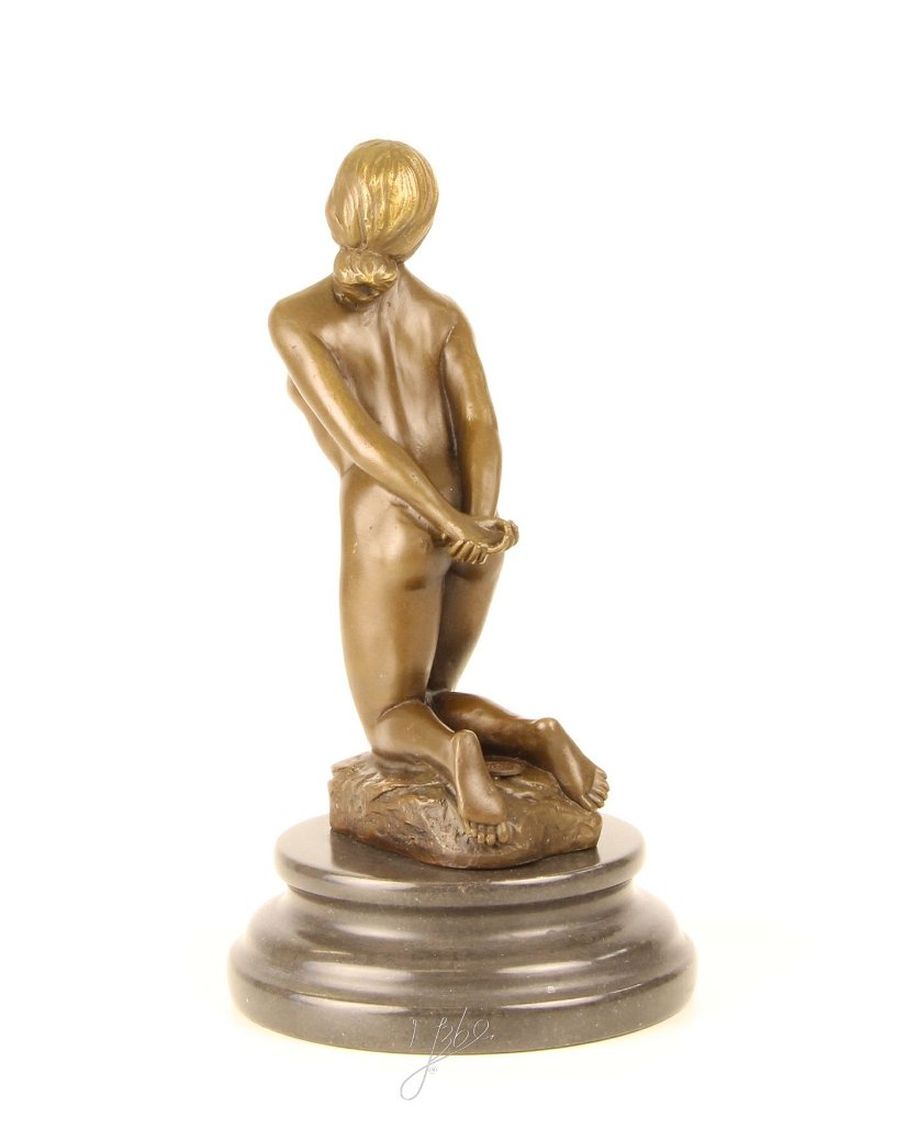Nud ingenunchiat  - statueta erotica din bronz pe soclu din marmura