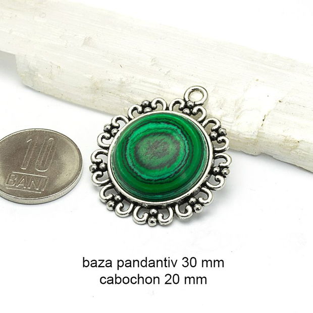 Kit pandantiv aliaj cu cabochon Malachit sintetic, 30 mm, AD 746