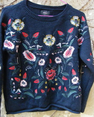 Pulover cu broderie  S