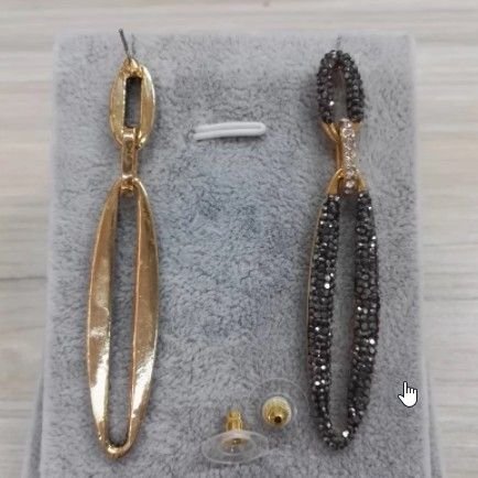 K1574 # Cercei cu tija, cristale rhinestone negru si argintiu, aliaj metalic auriu
