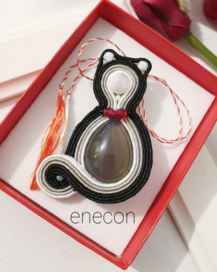 Brosa pisicuță,  Brosa soutache