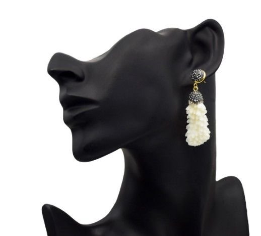 K1588 # Cercei cu tija, coral natural poros alb, cristale rhinestone, negru si auriu