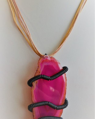 Colier handmade cu pandantiv din sarma si geoda de agat
