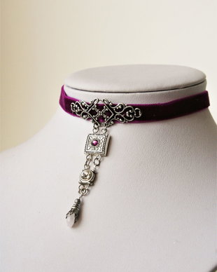 Colier choker fistichiu