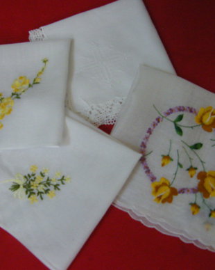 4 batiste cu broderie si dantela