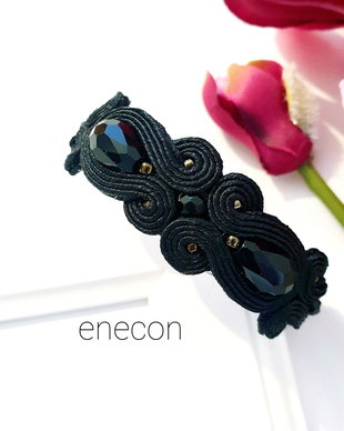 Brățara neagră soutache