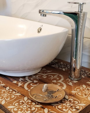 Farfurioara ceramica decorativa