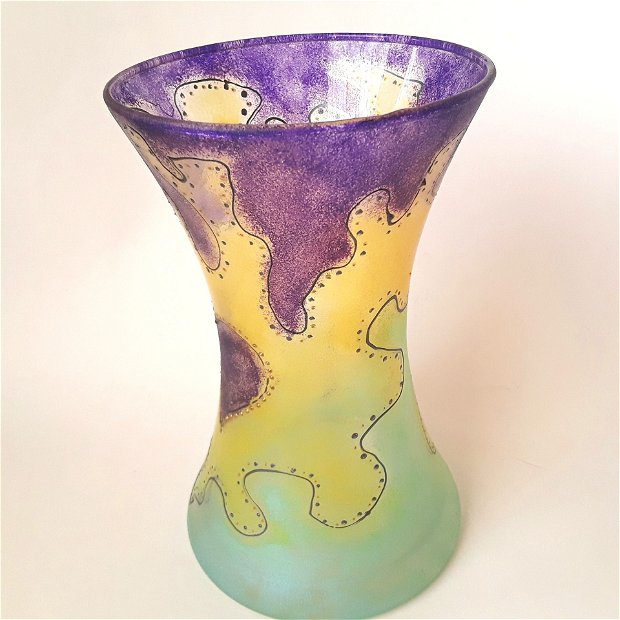 Vaza din sticla pictată manual mov,galben și turcoaz