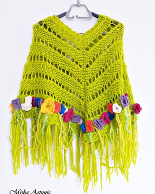 Sal tricotat si accesorizat cu floricele impaslite