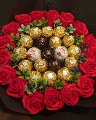 Buchet ferrero rocher si trandafiri de sapun