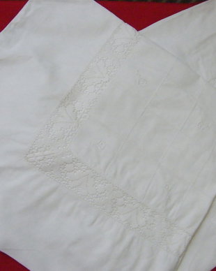 Set 2 huse cu dantela si broderii