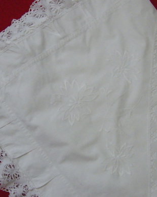 Husa perna cu dantela si broderii