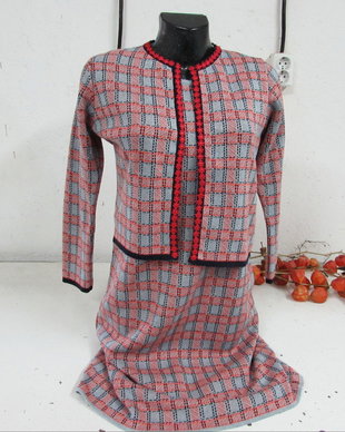 Costum femei
