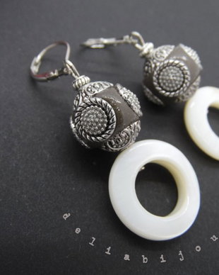 Cercei handmade unicat sidef si margele indoneziene (cod617)