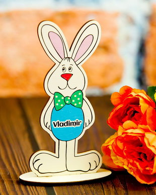 Decoratiune personalizata din lemn pentru Paste - Iepuras cu nume baiat