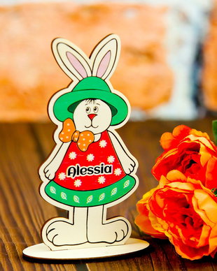 Decoratiune personalizata din lemn pentru Paste - Iepuras cu nume fata
