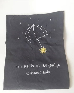 Tricou pictat pentru zile ploioase