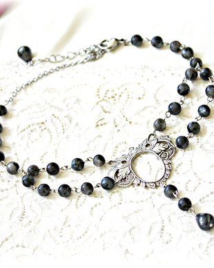 Colier choker cu larvikit