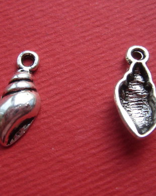 Charm melc argintiu aprox 3.5x7x16 mm (cu anoul)