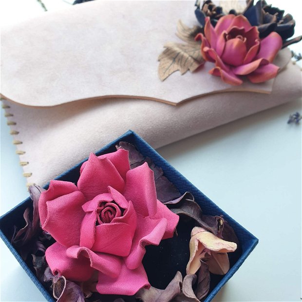poseta plic handmade unicat din piele -  Roses Delight