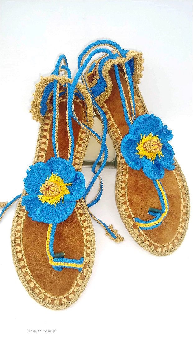 Sandale crosetate,cu maci albastri LA COMANDA