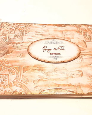 Carte oaspeti nunta, cu coperti din lemn si 80 de pagini cartonate, personalizate, format A4