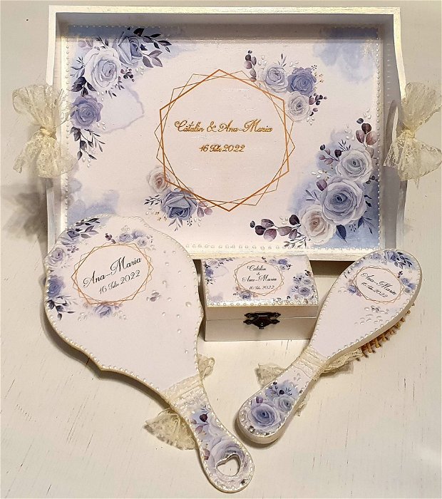 Set format din tava mireasa, accesorii (perie si oglinda), cutiuta verighete, tema florala alb, albastru