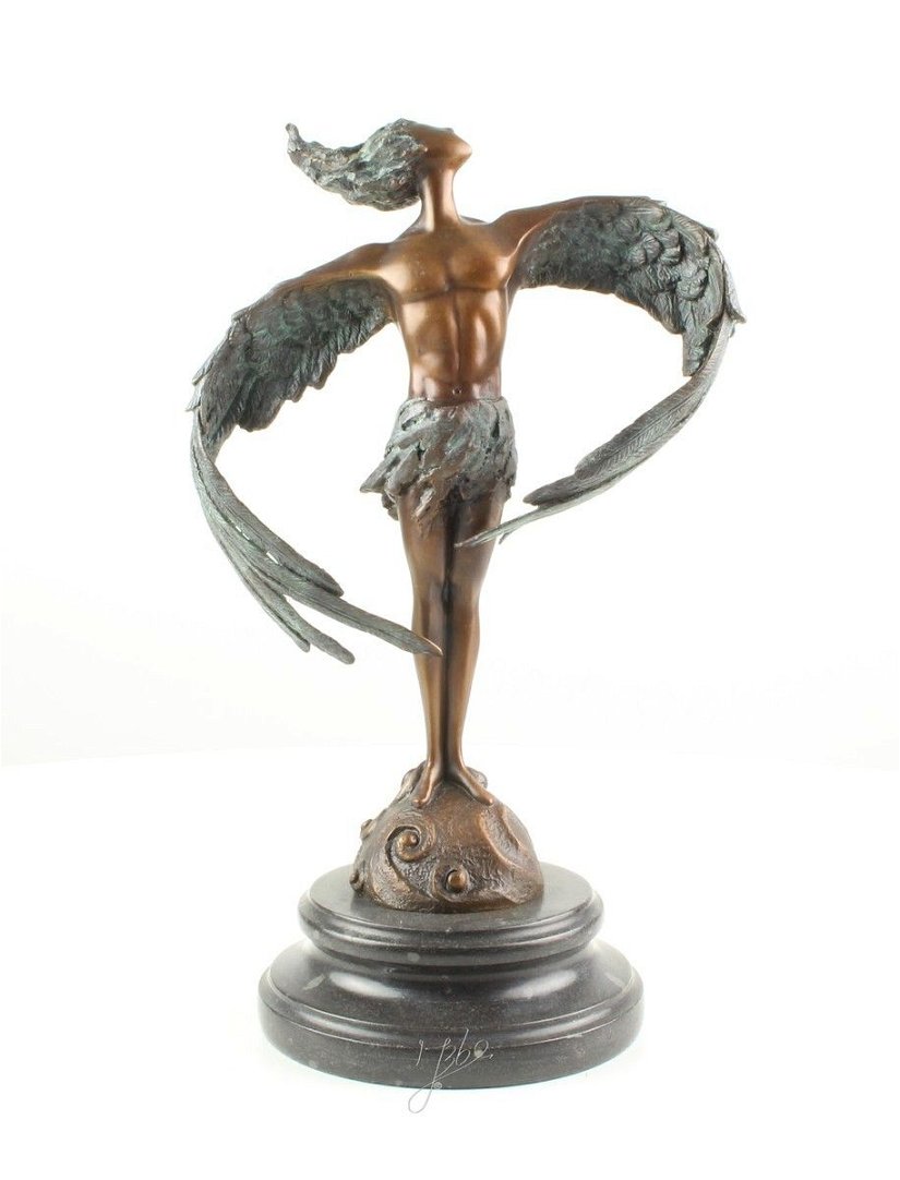 Om inaripat - statueta din bronz pe soclu din marmura