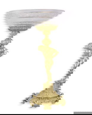 Platou din cristal cu picior cu un barbat din bronz