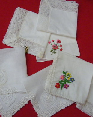 8 batiste cu broderie sau dantela