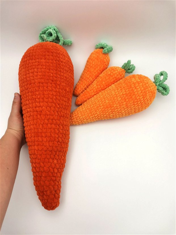 Decorațiune croșetată morcov - jucărie plush - pe comanda