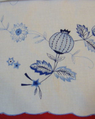 Runner broderie albastra /nou