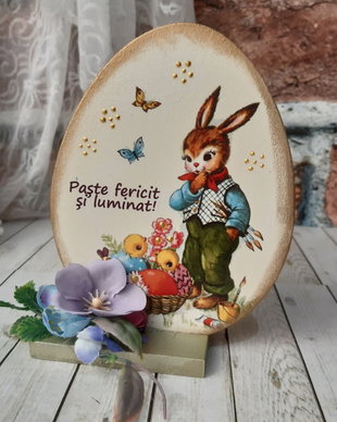 Decoratiune din lemn, in forma de ou,,  cadou pentru Paste