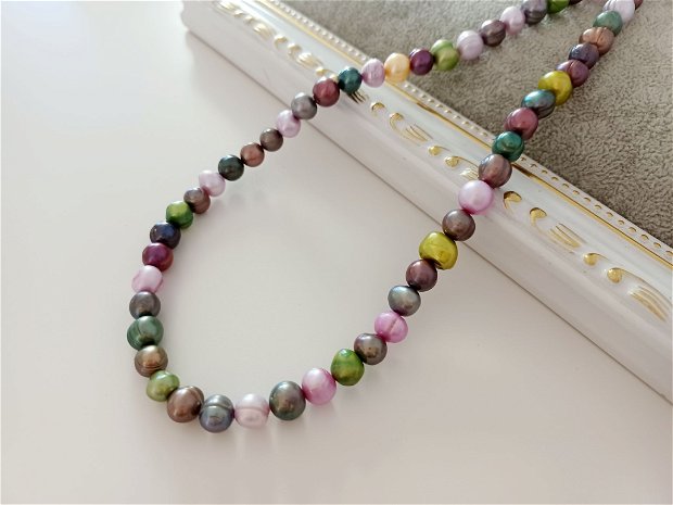 Colier din perle multicolore