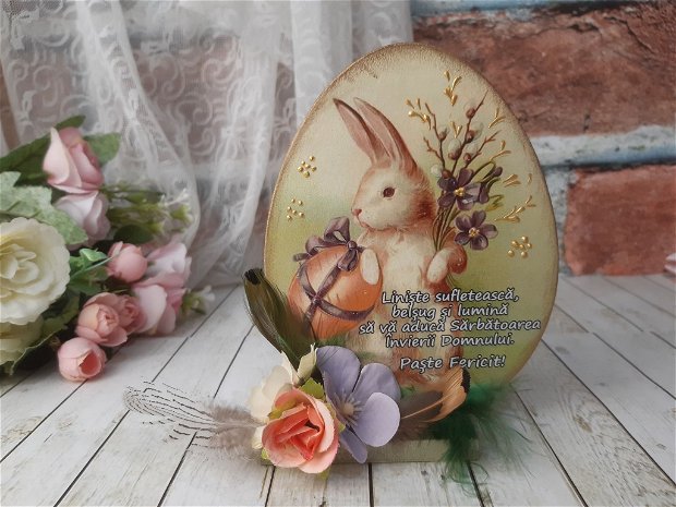 Decoratiune din lemn, in forma de ou,,  cadou pentru Paste