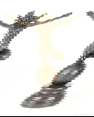 Femeie pe globul pamantesc- statueta din bronz pe soclu din marmura