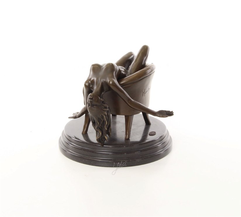 Femeie dezgolita pe fotoliu- statueta erotica din bronz pe soclu din marmura