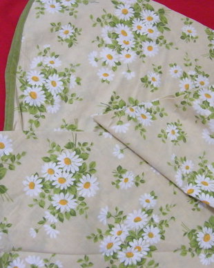 Fata de masa rotunda cu margarete